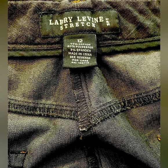 Larry Lavine 12 DARK blue stretch capris. Classic 5 pockets & 4 button accents. - Picture 2 of 8